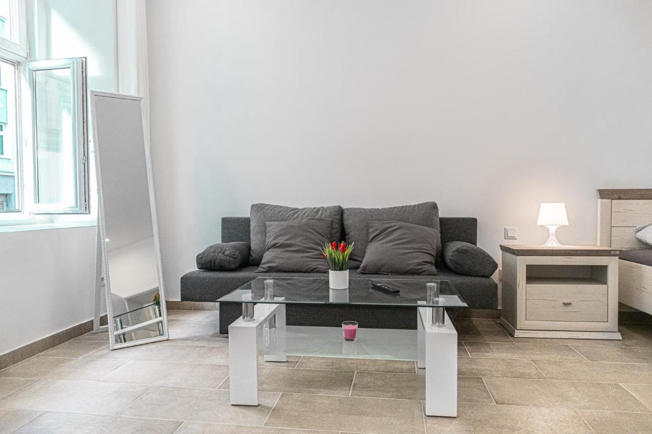 9 Min From Center - Beautiful Near U1 Reumannplatz Apartmán *